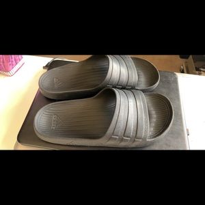 Men’s Adidas slides size 8